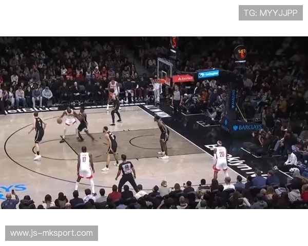 杜兰特接球冷静推射，篮网将比分反超